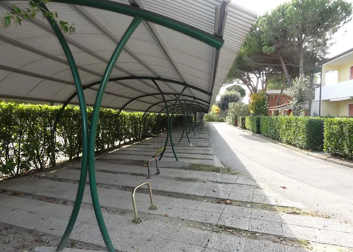 Cozy Flat In A With Shared Pool Апартаменты Бибионе